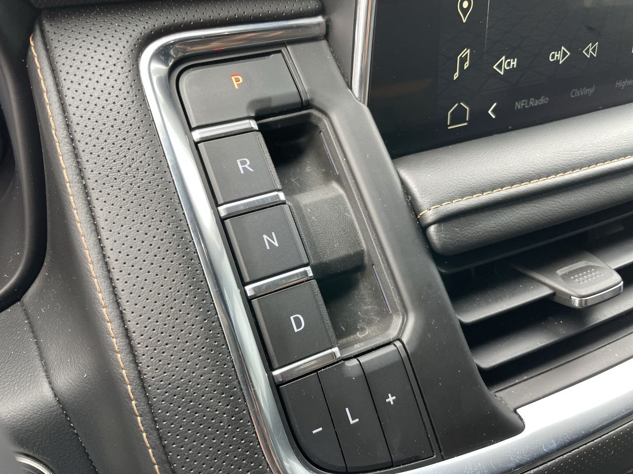 2023 GMC Yukon XL AT4