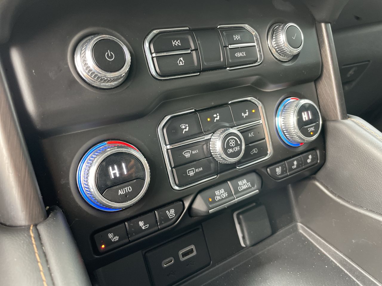 2023 GMC Yukon XL AT4