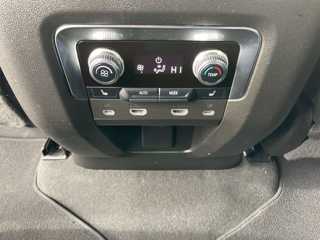 2023 GMC Yukon XL AT4