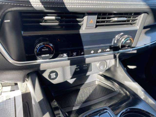 2024 Nissan Rogue SV - Photo 17