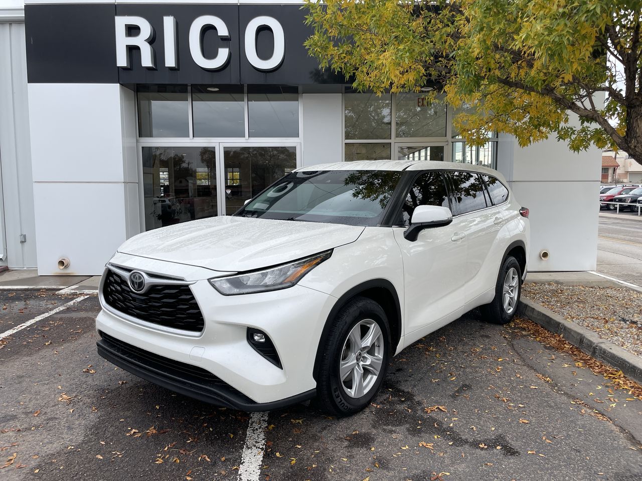 2020 Toyota Highlander LE