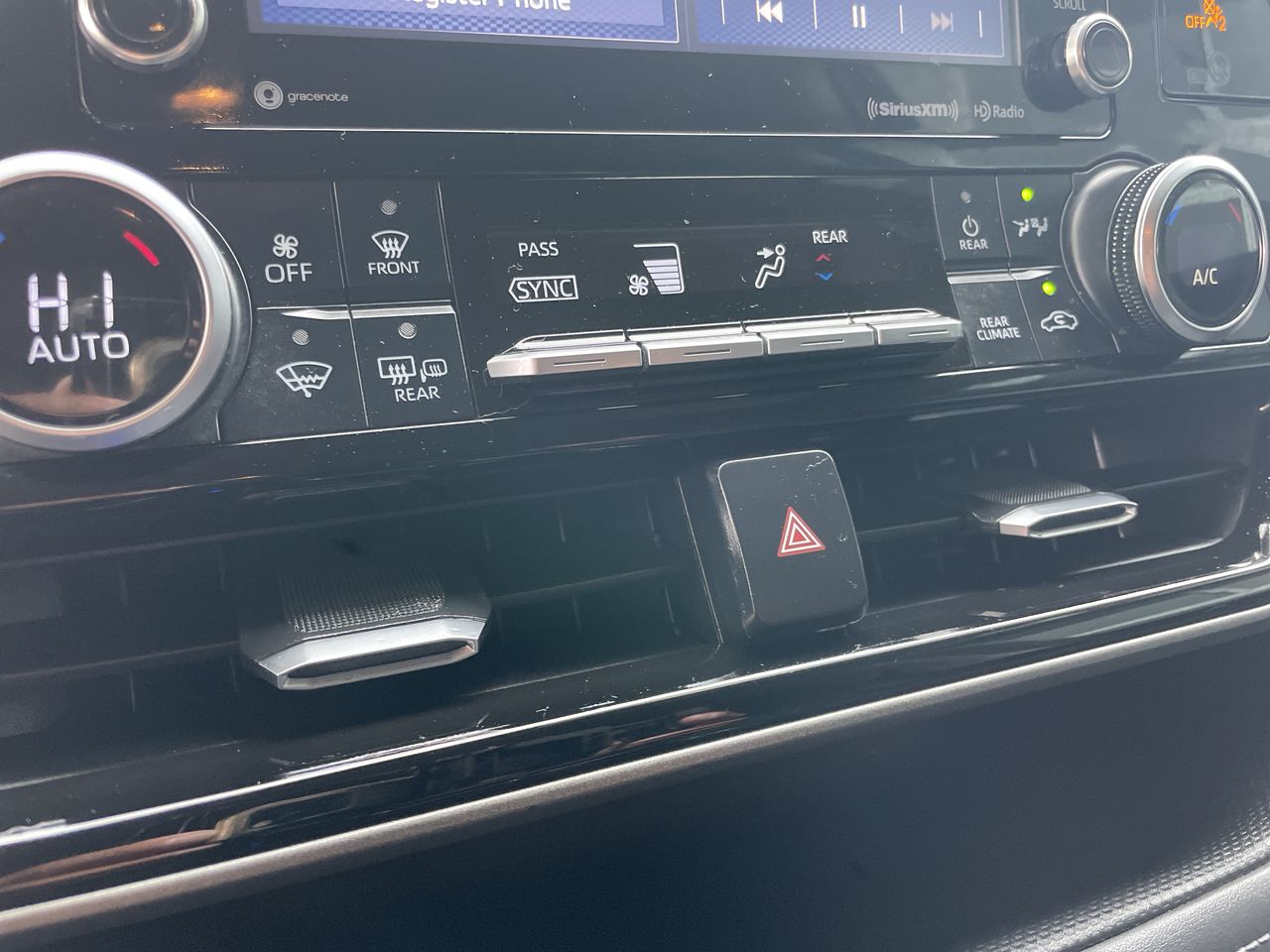 2020 Toyota Highlander LE