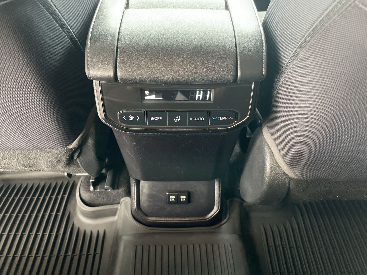 2020 Toyota Highlander LE