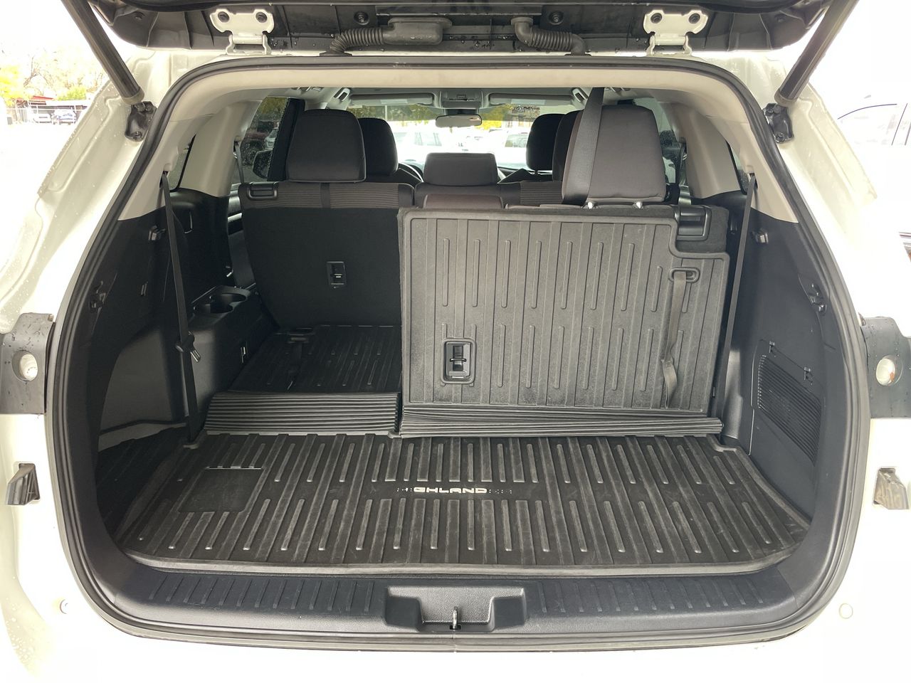 2020 Toyota Highlander LE